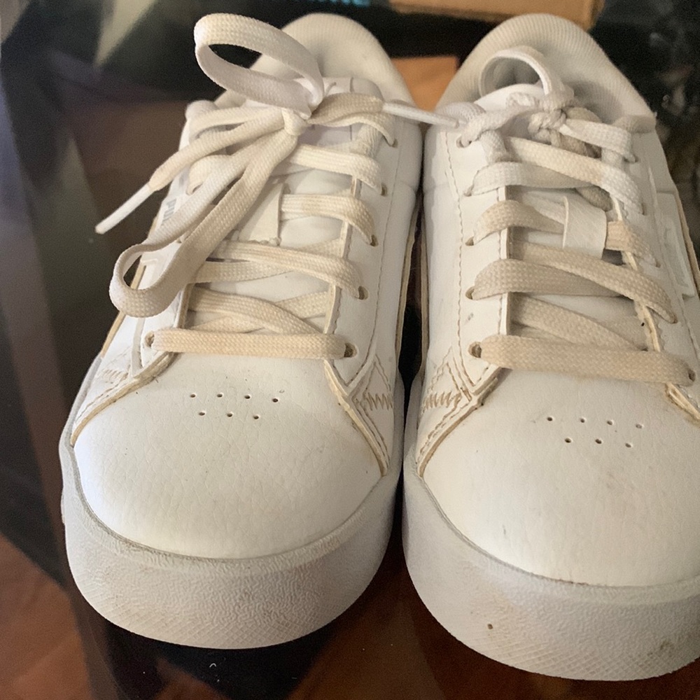 White boys Puma size 11 C in good condition